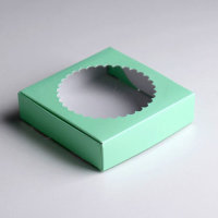 Коробка для печенья и пряников 115*115*30 мм зеленая с окном